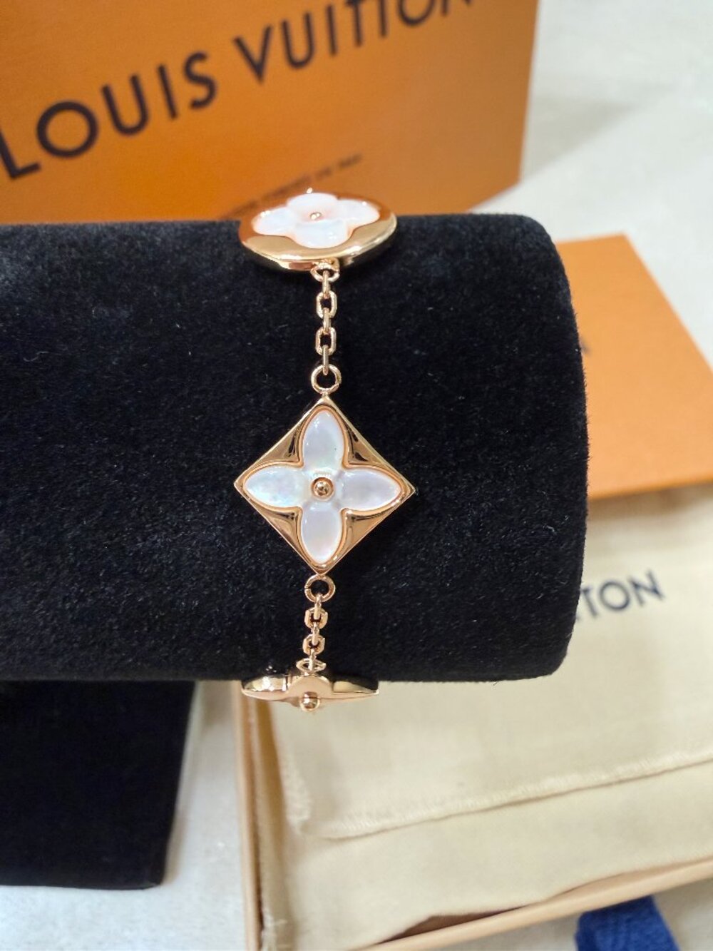 Louis Vuitton Color Blossom Bracelet, Pink Gold Tone, White Mother-of-Pearl - Picture 6 of 10